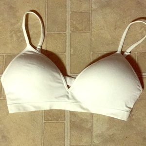 I’m selling a white bra for $20 (cleaned)